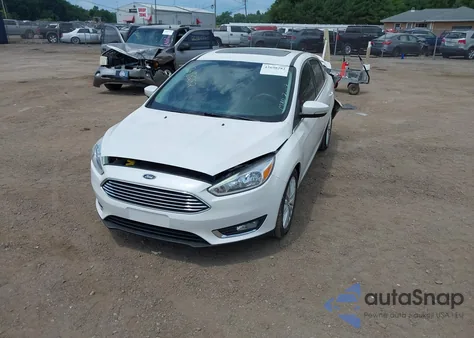 2018 Ford Focus Titanium z USA, uszkodzony, nr VIN 1FADP3J25JL267865